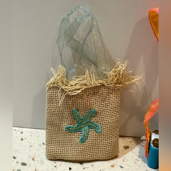 American Girl Doll Leah Accessories Set of‎ 3 - Picture 7 of 7